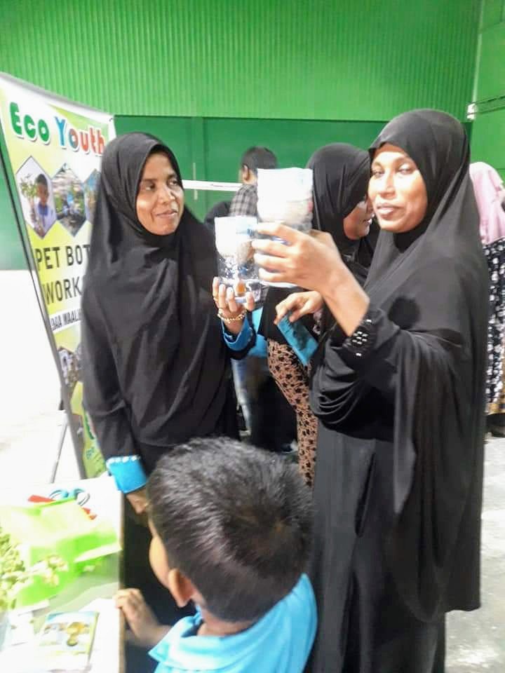 Micro-greens are as healthy as fully grown salad greens and anyone can easily grow at home within a short time using locally available mediums. Ecoyouth in partnership with MoFMRA is coducting a 3 days school program at B. Maalhos.