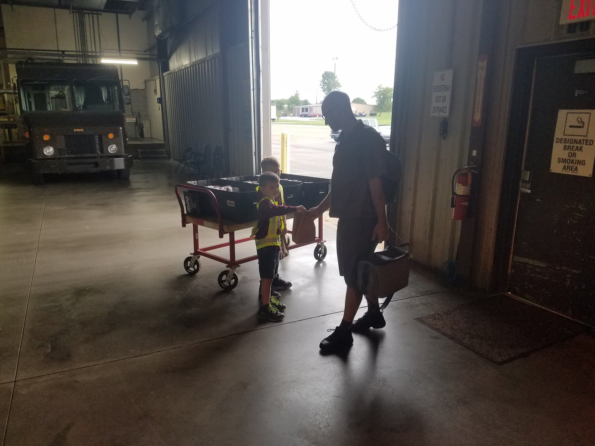 SafetyStJoe's tweet photo. Back to school next week. My most important stop handed out brown sack snacks to work group at the door. PCM done at school bus with great discussion from workgroup.@Shellab1Shellie
@Mark_L_Smith @johngiffel11 @PaulHuyser @MannyLopezStJo1 @Gr8LakesUPSers @Gr8LakesSafety https://t.co/hBFR0ojw3J
