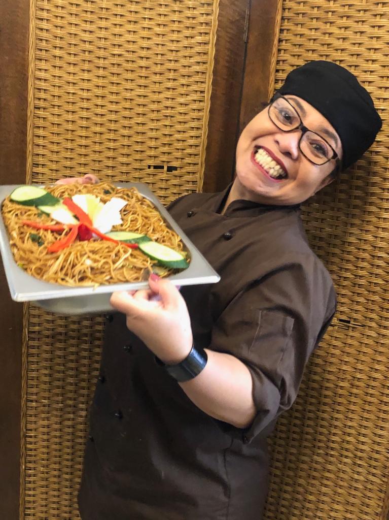 #ZomerfeestAmstelpark Ati, indonesische specialiteiten. Ati en Wiwin koken samen Indonesische lekkernijen volgens familie recept. #zomerpret #buurtfeest #kunst #cultuur #muziek #dans #natuur #bewegen #zomersehapjes #workshops #demonstraties #wandelingen bit.ly/2KQ2RsQ