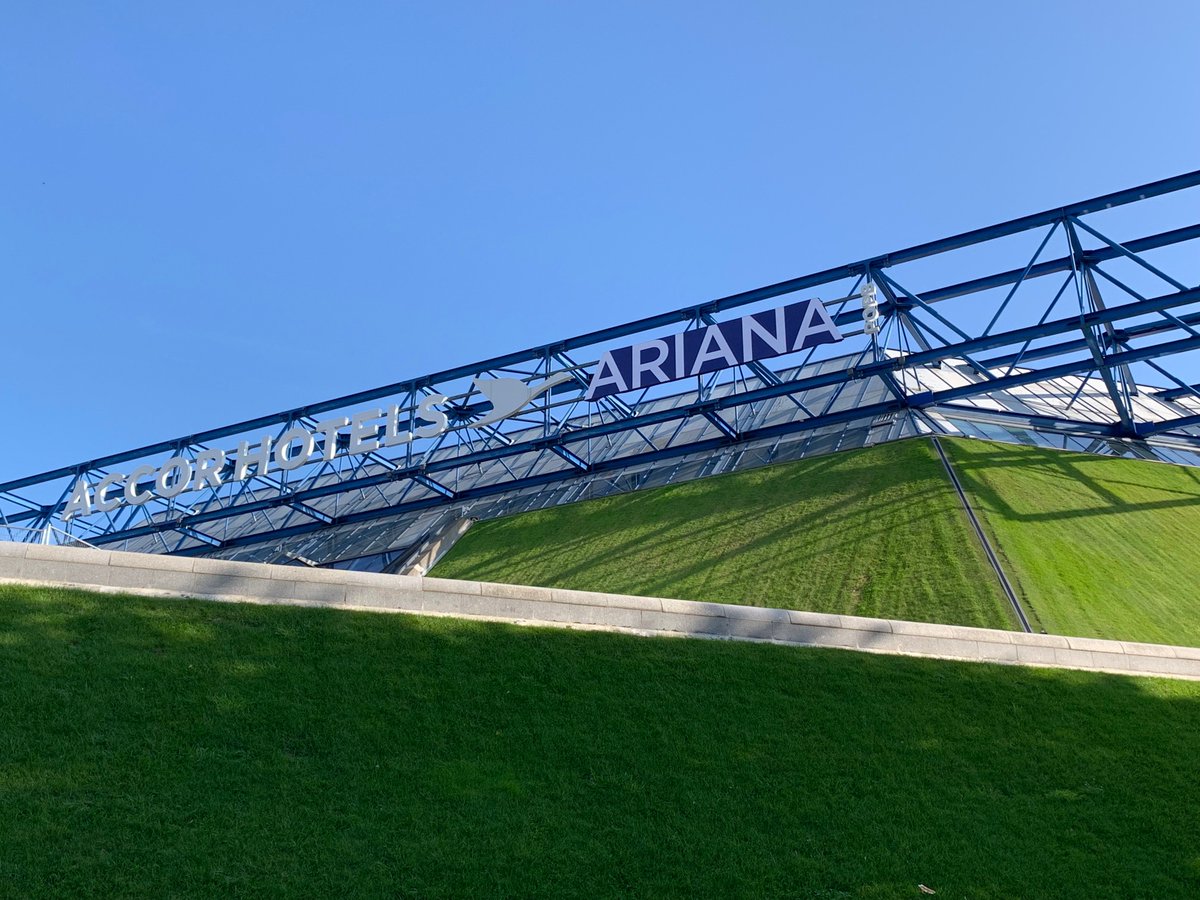 Plus que quelques heures avant le premier concert d’@ArianaGrande à <a href="/AccorH_Arena/">AccorH_Arena</a> (ou Ariana?)! 
Qui y sera? <a href="/MercuryFrance/">Mercury Records</a> #SweetenerWorldTourparis #ariana #arianagrande