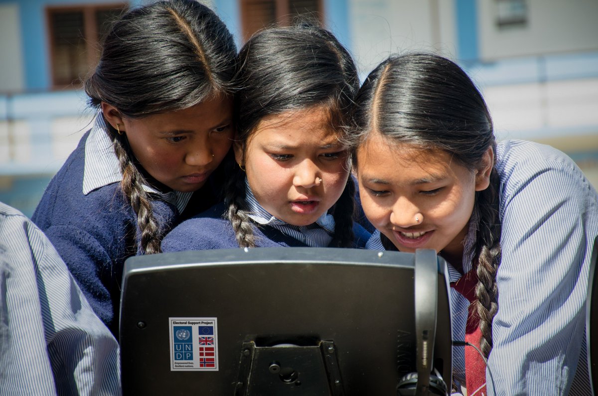 UNDPNorway's tweet photo. Have you heard about our 6 #signaturesolutions?
📈🕊️🔧🌱💡♀️
@UNDP has implemented six cross-cutting approaches to development, each incorporating a signature skillset to achieving the #GlobalGoals🌎Visit our website to find out what these solutions are: https://t.co/G8xC8tDCbm https://t.co/ysMTiCIgVn