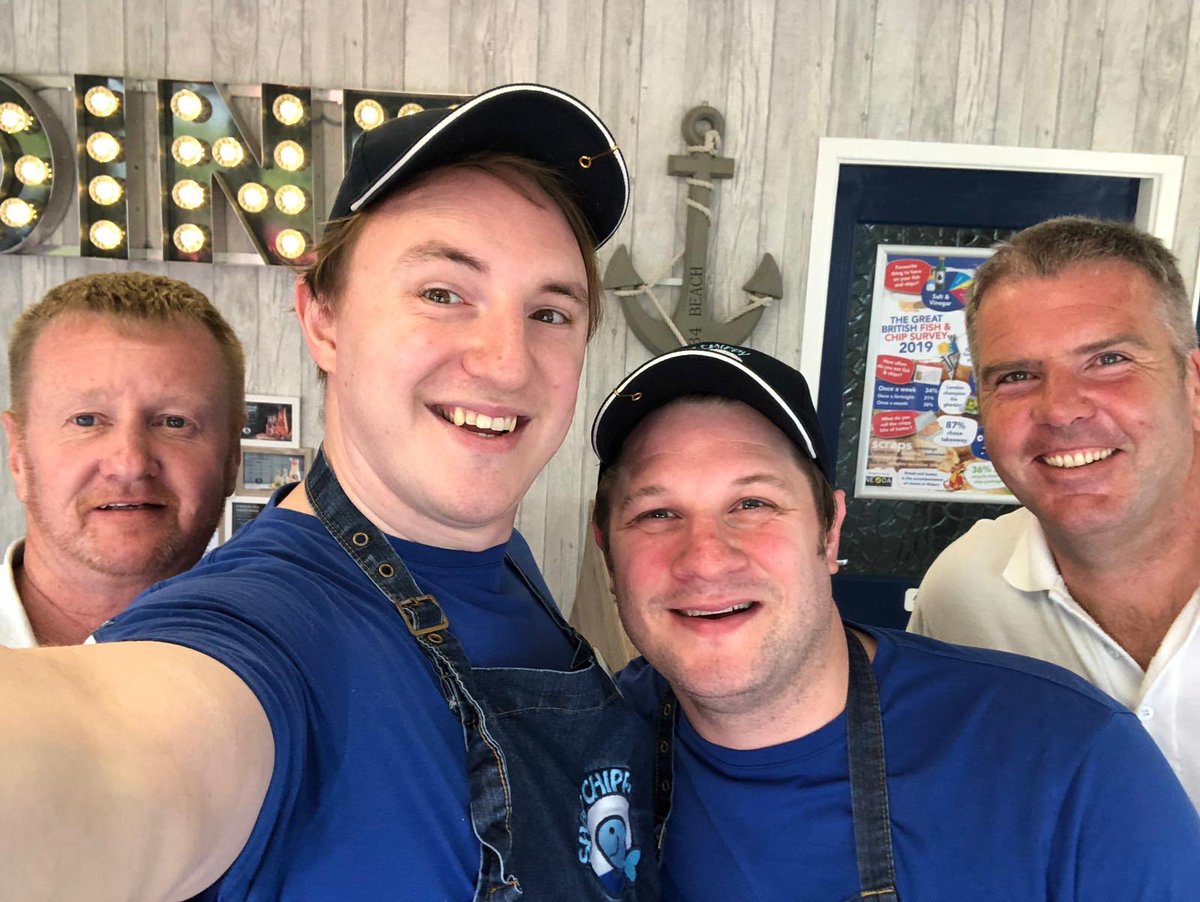 MiddletonFrying's tweet photo. Tony had a good visit to @shapchippy today and bumped into Simon from @KFELtd 😂 Great to see you guys. Congrats on getting to the last 20 in the #NationalFishandChipAwards 👍🏻 #Middletons #FishandChips #BetterBatter #MiddletonGold #ChippiesChoice #GlutenFree https://t.co/gZZqRG31Ea