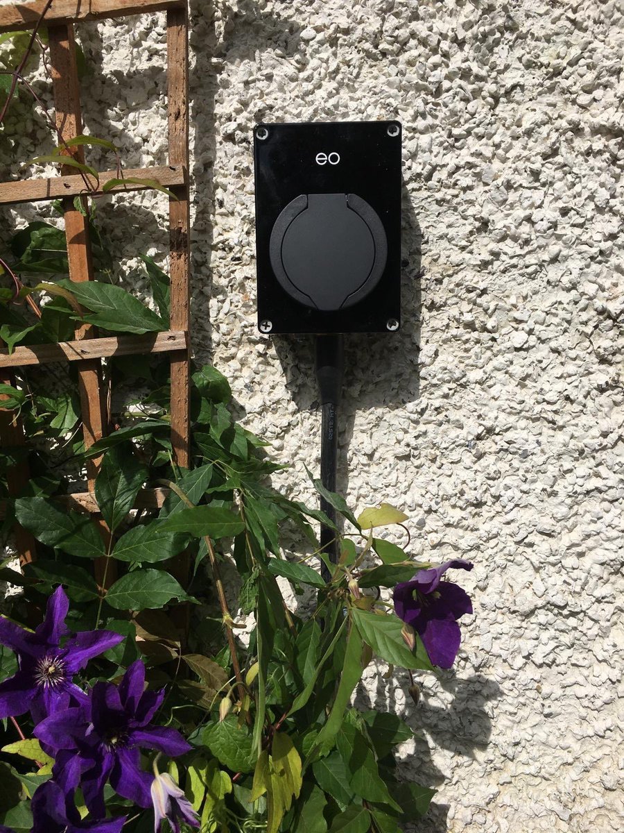 darrenkinsella3's tweet photo. Nice day to have a charge with the EO Mini @darkinev #eo #eomini #ev #Transportation https://t.co/oHvHCSH3cL