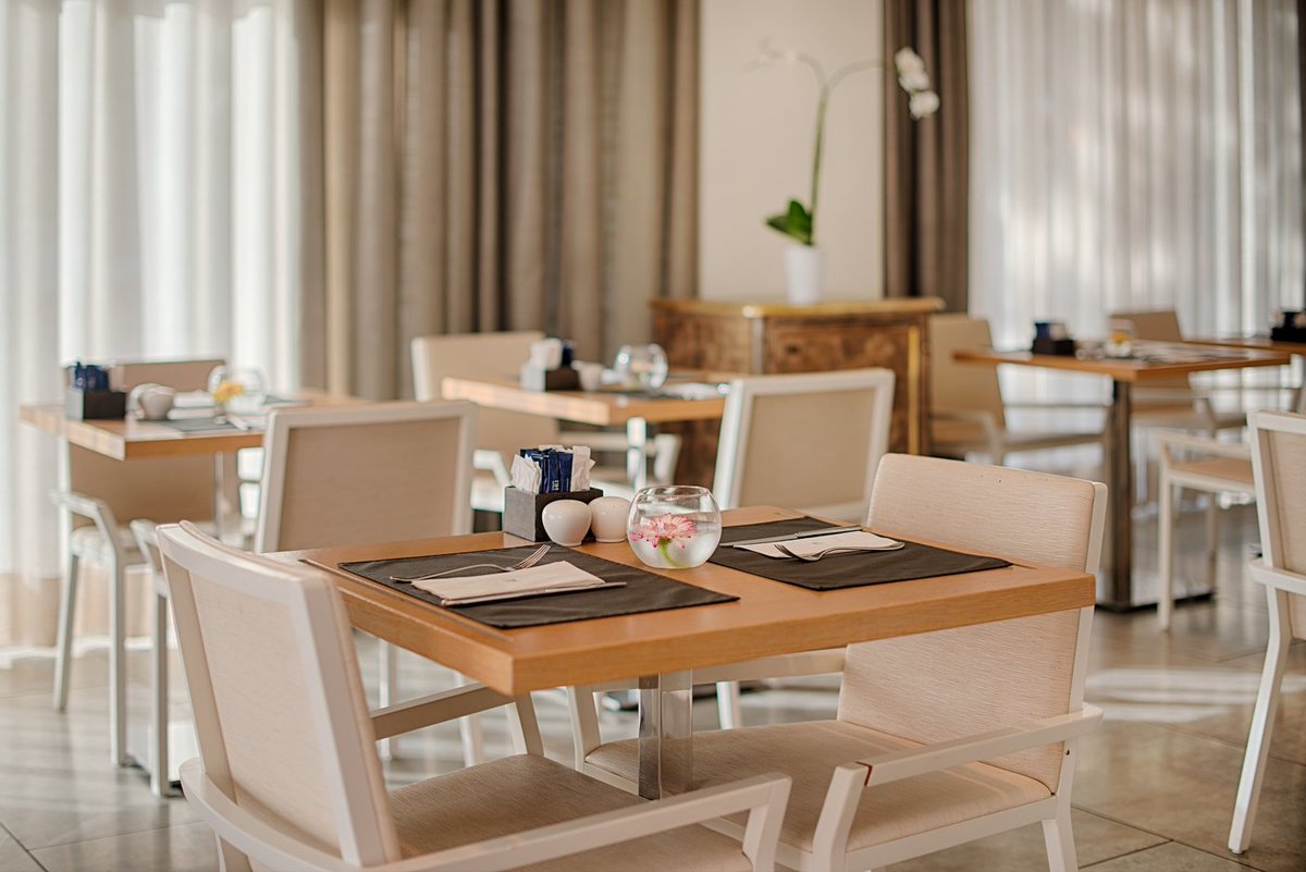 NHHotels's tweet photo. Charming, captivating and with a welcoming atmosphere, our NH Pisa is located just a 20-minute stroll away of the historic city center and the famous leaning tower #alwaysconvenient https://t.co/MX4hXejKgn https://t.co/qFN0kgHHDZ