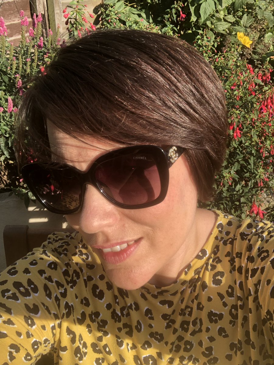 thisissal78's tweet photo. Chilling in my Mum and Dad’s garden #childfreetime #sunnysunday #noworktomorrow #thegoodlife https://t.co/JTdDCBReso