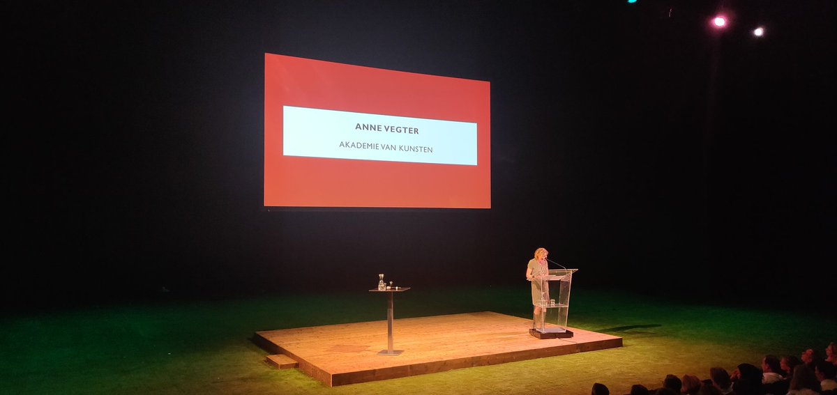 WillemvZeeland's tweet photo. Anne Vegter tijdens het Paradisodebat: "De verlaging van de zelfstandigheidsaftrek, de verplichte arbeidsongeschiktheidsverzekering voor zzp-ers, dat komt keihard aan bij kunstenaars."
#pd19 #paradisodebat #kunsten92 https://t.co/xyw22ZCPRq