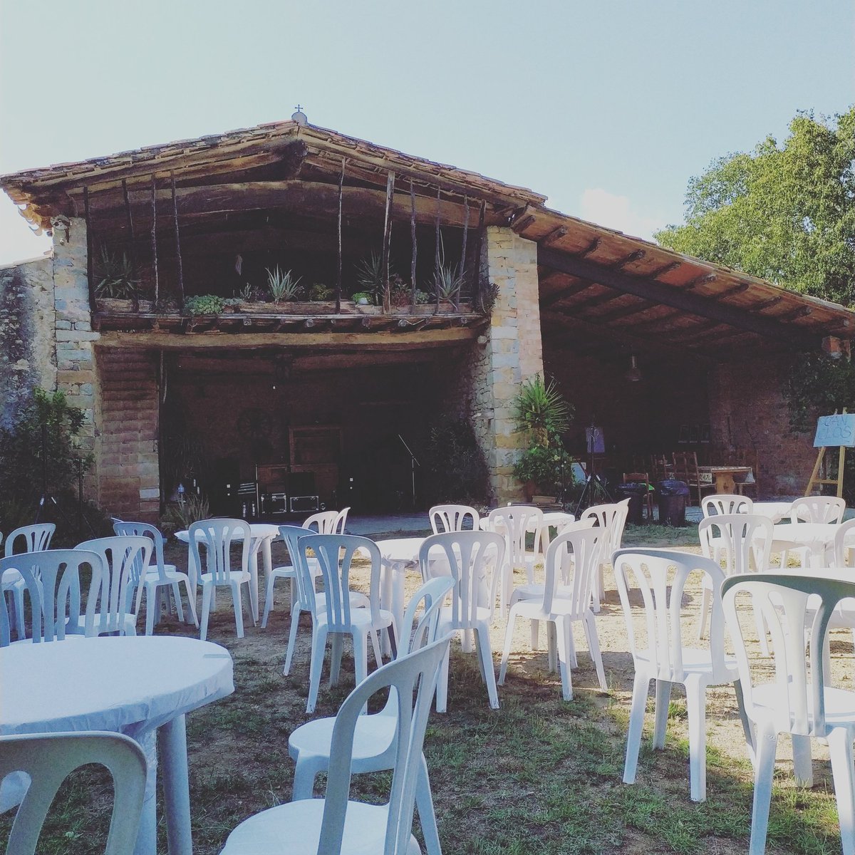 idea_gc's tweet photo. A les vuit de la tarda @BlueRiotCombo en directe a #CanClos, @lacelleradeter
Entrada gratuïta, servei de Bar.
Veniu a gaudir d'una de les formacions més reconegudes de Bèlgica.
#Blues #LaCellera #AlaFresca #MúsicaenViu #Butis #Birra #MojitoPolonès #Entrepans
#Benvinguts https://t.co/37L3Lkn2cT