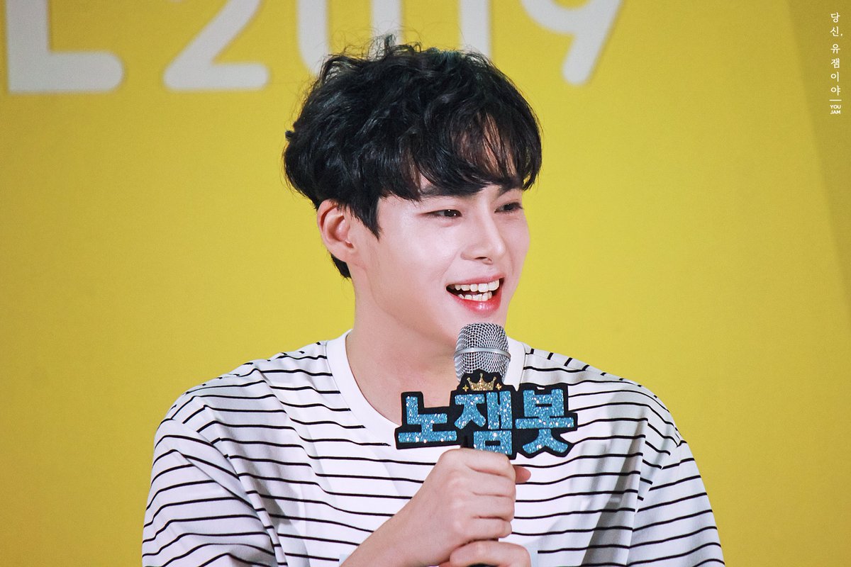 Nojam_ryung's tweet photo. 2019.08.11. 다이아페스티벌 꿀잼스튜디오 노잼봇 1p
웃으면서 그렇게 바라보면 우리 쓰러지라고?ㅇ-<-<
#노잼봇 #봇노잼 #nojambot #botnojam https://t.co/Pg8fso0MEq