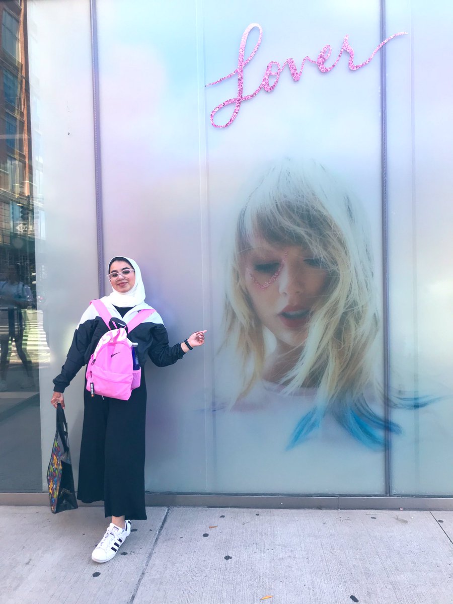 Fatemah_Mahmeed's tweet photo. I’m sure this’ll need a thread. But to start with: IM HERE. 

💗💗💗💗💗
#TheLoverExperience https://t.co/vveFtnzxyg