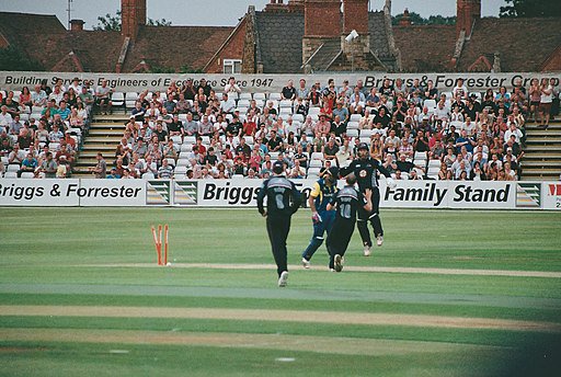 Warwickshire Bears take control as Rob Yates Stops Somerset Rise - thisiswesternmorningnews.co.uk/sport/warwicks…