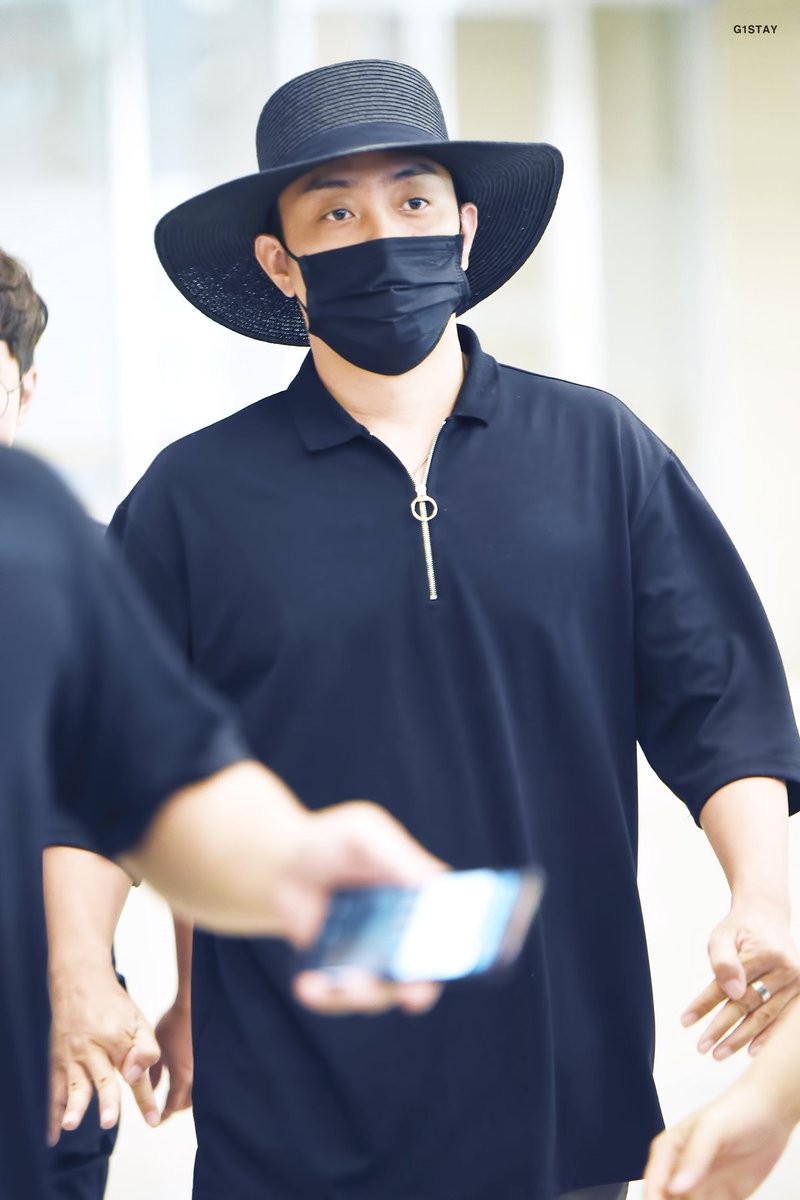 G1STAY's tweet photo. 190825 미스터선샤인님, 손가락 근육 풀며 입장

#은지원 #EUNJIWON #殷志源 #ウンジウォン #젝스키스 #SECHSKIES #水晶男孩 #ジェクスキス https://t.co/H6mL0XLEJH