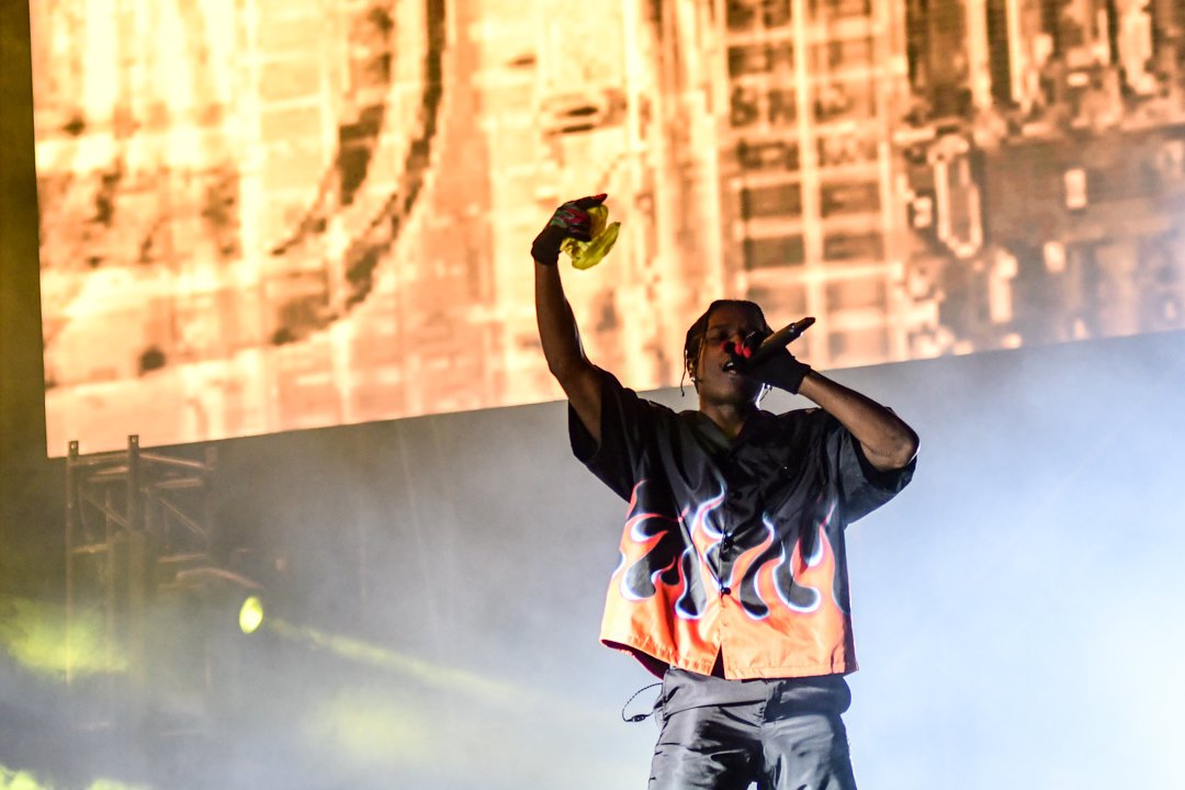 chuypedraza's tweet photo. A$AP
.@asvpxrocky
.@hellowfestival
Monterrey México 🇲🇽
📸@chuypedraza para .@derevenmty
#hellowfest #HellowFestival #diezañosdelhellow #asaprocky
#musicphotography #concertphotography #gigphotography #rockphotography #intothepit #livemusicphotographer #musiclivephotgraphy https://t.co/NryU0qhn6q
