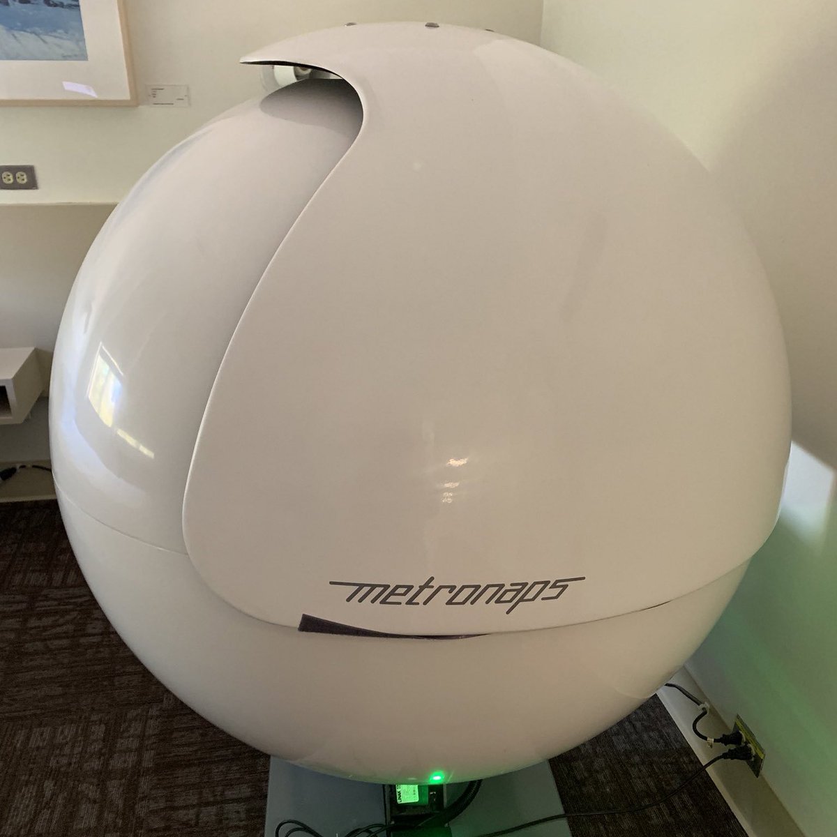 Portsofcalls's tweet photo. Residents, Stanford Medical Center. Palo Alto, CA, USA. Photo credit @roxanadaneshjou #medtwitter #callrooms #portsofcalls #stanford #thefutureishere #pods #micronap #metronaps #recharge #shiny https://t.co/noyUkkzukK