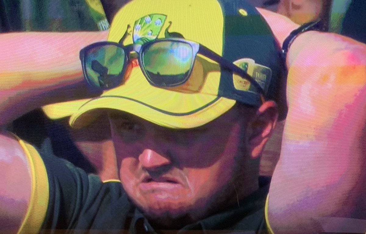 TimBowern's tweet photo. Cheer up cobber, it’s only a little urn #ENGvAUS https://t.co/Lh8A58uJgz