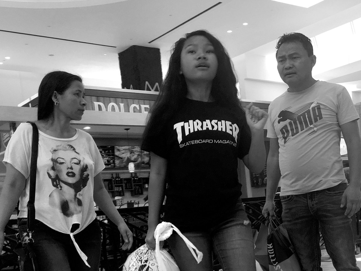 lendif's tweet photo. Drama between stores
.
#blackandwhitephotography #streetphotography #humansofhouston #monochrome #peoplewatching #shopping #candid #streetpic https://t.co/tJOKeOkZ5o