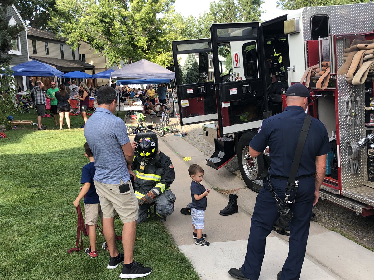 IAFF1309's tweet photo. @iaff1309 @westmetrofire Engine 9 enjoying the Block Party on the West Stanford Drive neighborhood in Morrison, CO last night.
#blockparty #summerblockparty #morrisoncolorado https://t.co/4QCdkwbquU