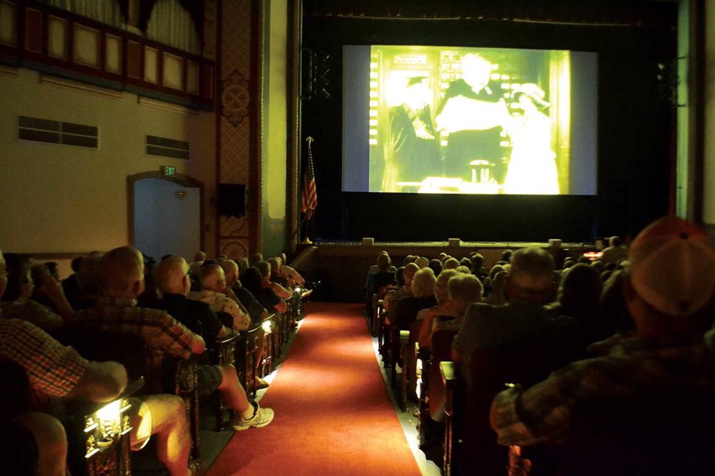 🚨🚨BREAKING NEWS
La séance Les Hirondelles de Kaboul est complète en Salle A. Les billets pour ce film sont dorénavant vendus pour la Salle B (65 places).
Réservez aussi pour l’avp du film d’Elia Suleiman, It Must Be Heaven, mardi 27 août 20h30. #theend #QuaiDupleix #Quimper