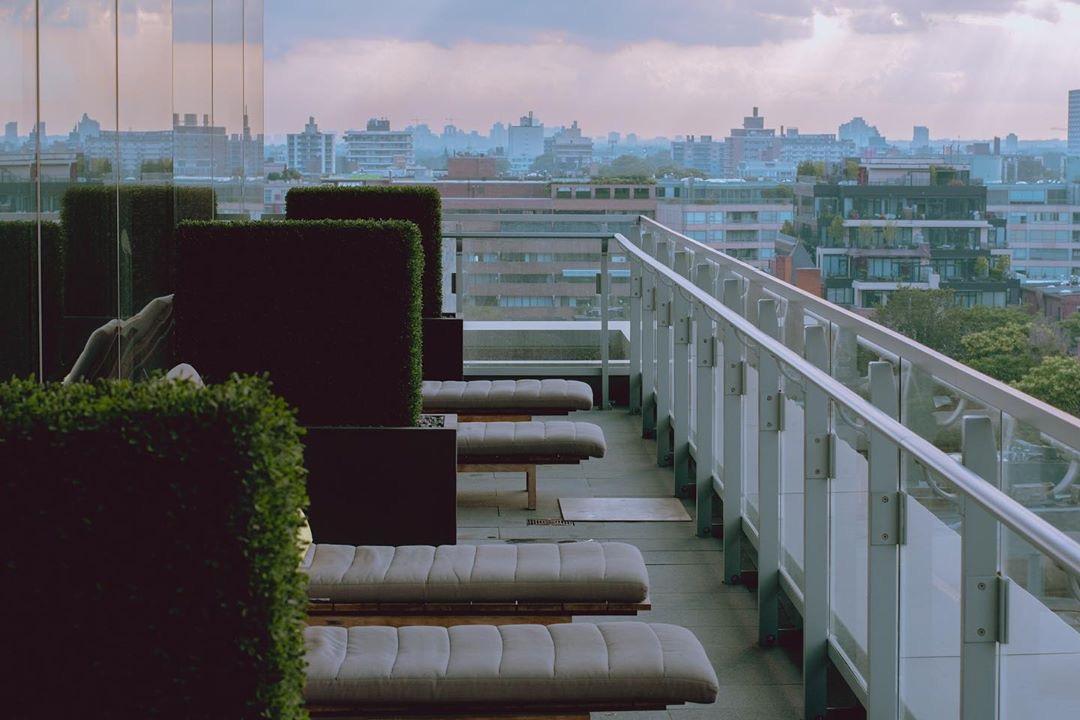 FSToronto's tweet image. Sundays spent relaxing at the Spa terrace with sweeping views of the city as you unwind. (Photo: zesquare) #FourSeasons #FSToronto #FSSpa
