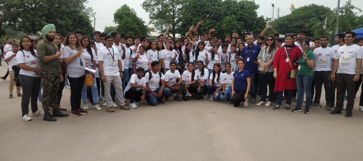 manav_rachna's tweet photo. Manav Rachna runs for the nation!
Around 1500 students of #ManavRachna Educational Institutions are participating today in 'Run For Security'- a marathon dedicated to our security forces.
Jai Hind! Jai Bharat!
#RunForSecurity #India #IndianSecurityForces #IndianSecurity https://t.co/7AkxlwB8LZ