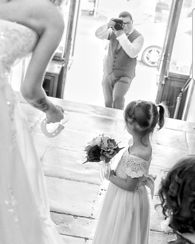 A behind the scenes shot of me doing my thing at last weeks wedding @gemskie93 
#weddingphotography #wedding #weddingphotographer #bride #weddingday #weddingdress #weddinginspiration #photography #love #weddings #groom #weddingphoto #weddingplanner #phot… ift.tt/2MC6ohE