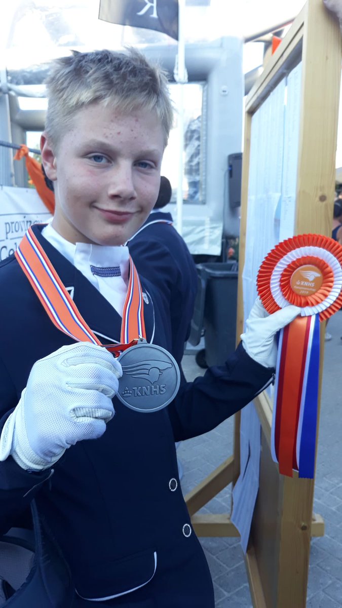 WALHALLAb_NL's tweet photo. Weten jullie nog? Gijs,1 vd #thuiszitters? Kon toch geen #school wat mee? Wilde het #onderwijs toch niet hebben? Welnu, bij ons ontwikkelde deze 13jarige tot super #techniek-held en -leraar, fanmail zelfs uit USA en werd hij 2e op de #Hippiade!

Enne..nog steeds géén school!

Rt https://t.co/xJgtwt0wT9