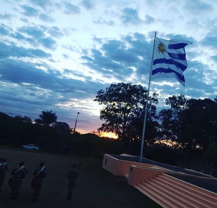JuntaFlorida's tweet photo. Dieron comienzo los actos conmemorativos por el 194° aniversario de la declaratoria de la Independencia. 

7:12 - Izado de Pabellón Nacional
10:15 - Acto oficial en la Piedra Alta
11:15 - Desfile cívico-militar
18:22 - Arriado de Pabellón Nacional https://t.co/EkBVpxHNIU