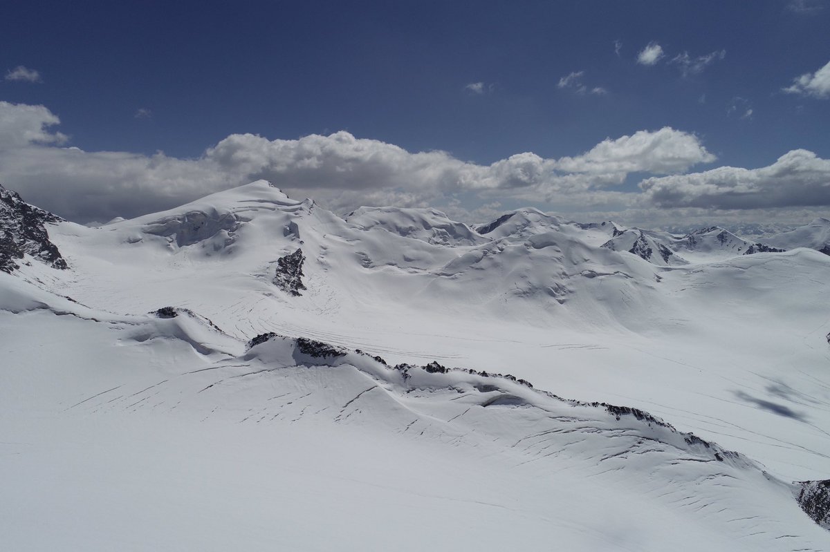 LanderVanTricht's tweet photo. Last day fieldwork in #kyrgyzstan . We measured the surface elevation of #SaryTor with a drone to study the #icedynamics of this well studied #glacier. Perfect weather to end our stay in #Kumtor in #AkShiirak . Now analysis of the data can start! https://t.co/jxJQPoTD6U