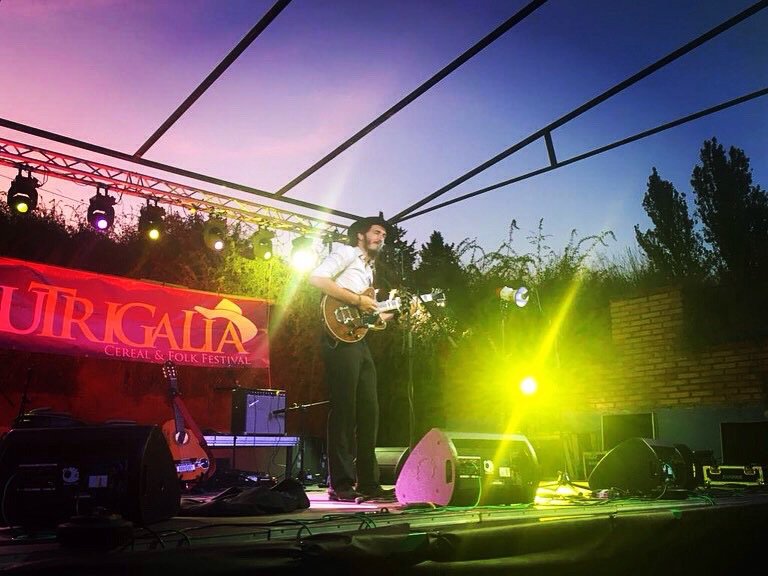 Sin palabras ante el <a href="/AutrigaliaFest/">AuTrigalia Fest</a>, que aparte del trato exquisito y lo aprendido con el resto de grupos, ha querido regalarme el primer premio en el Certamen de Folk para volver el año que viene. ¡Gracias!