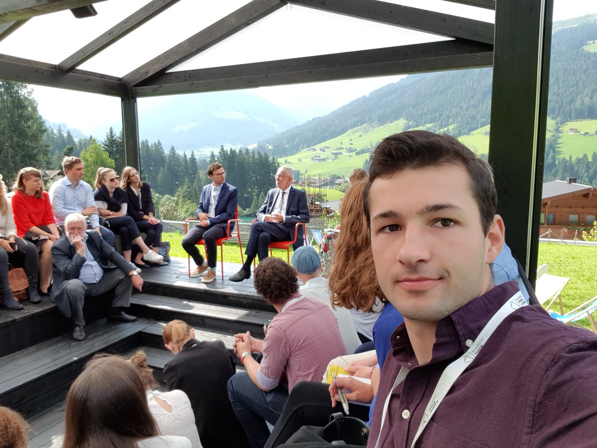 Alexander Panhofer (@apanhofer) on Twitter photo „Wenn wir die Klimakrise nicht in den Griff bekommen, dann ist es relativ egal ob Russland oder die USA die längeren Raketen haben“ schmunzelt <a href="/vanderbellen/">Alexander Van der Bellen</a> beim #efa19 „Wenn wir die Klimakrise nicht in den Griff bekommen, dann ist es relativ egal ob Russland oder die USA die längeren Raketen haben“ schmunzelt <a href="/vanderbellen/">Alexander Van der Bellen</a> beim #efa19