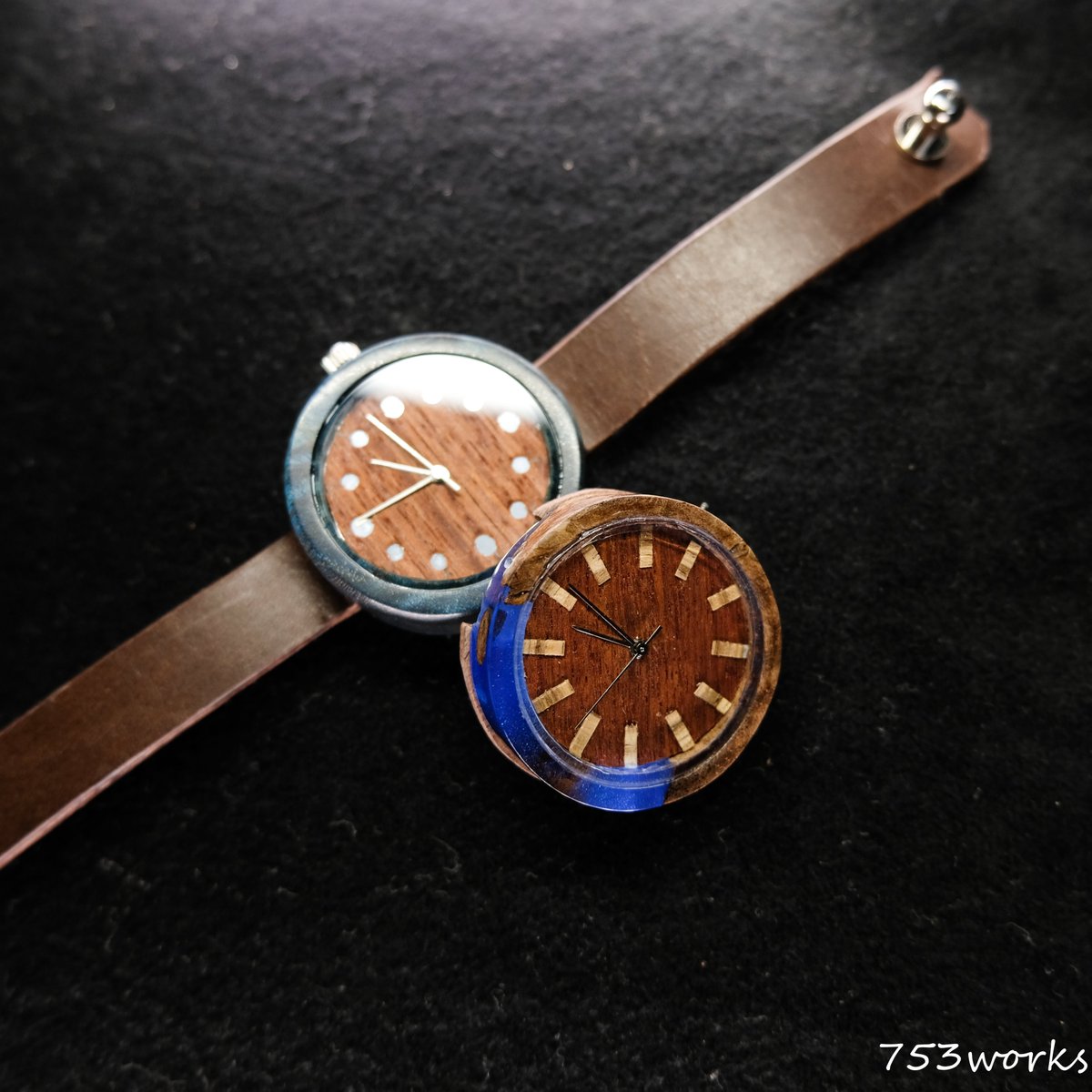 753works ウッドレジンとスタビウッドで腕時計作りました 仕事用というよりは休日とかのお出かけのときに使ってほしくてデザインしたので カジュアル シンプルなデザインになってます