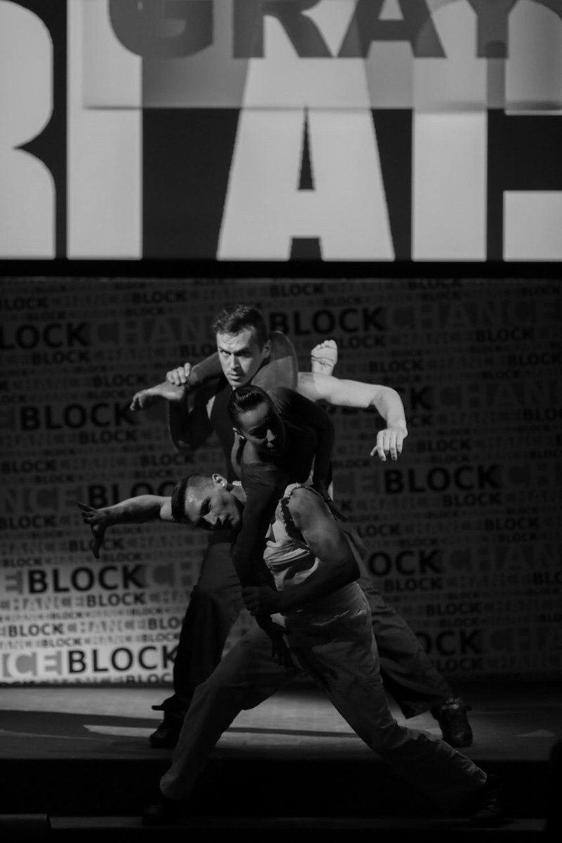 BitArtPro's tweet photo. “think outside the box...” https://t.co/xo0HjO2D4Q