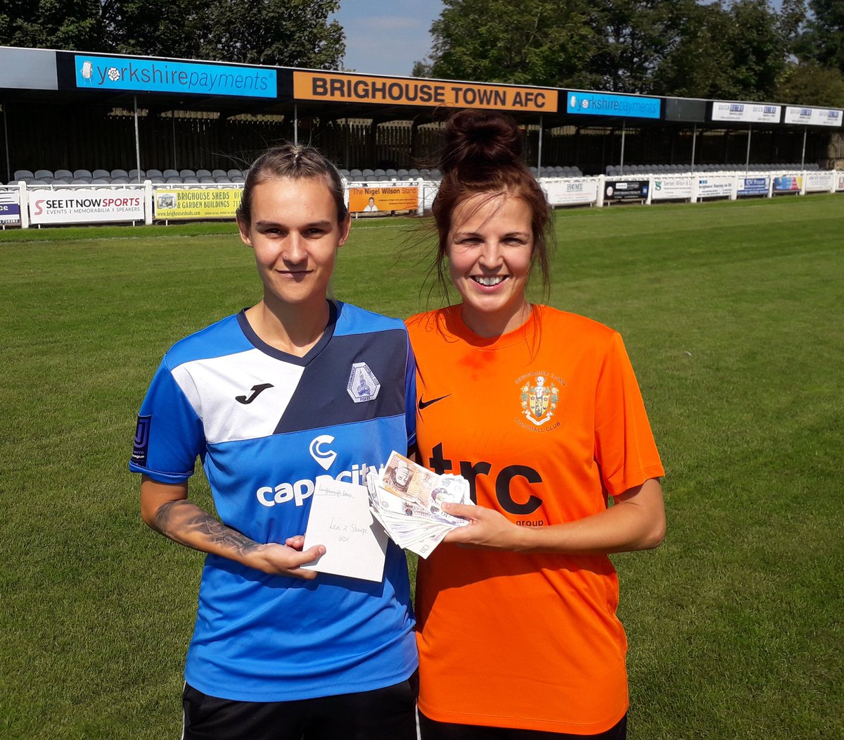 HalifaxFCWomen's tweet photo. We are delighted to present @LboroFoxes player @RKnight2 with a £300 donation for @MollysGift6 from the team! A charity close to our very own @emmaVpilling who spent several years with the Foxes as well as playing alongside Molly! @FAWNL https://t.co/L7BecnGqys