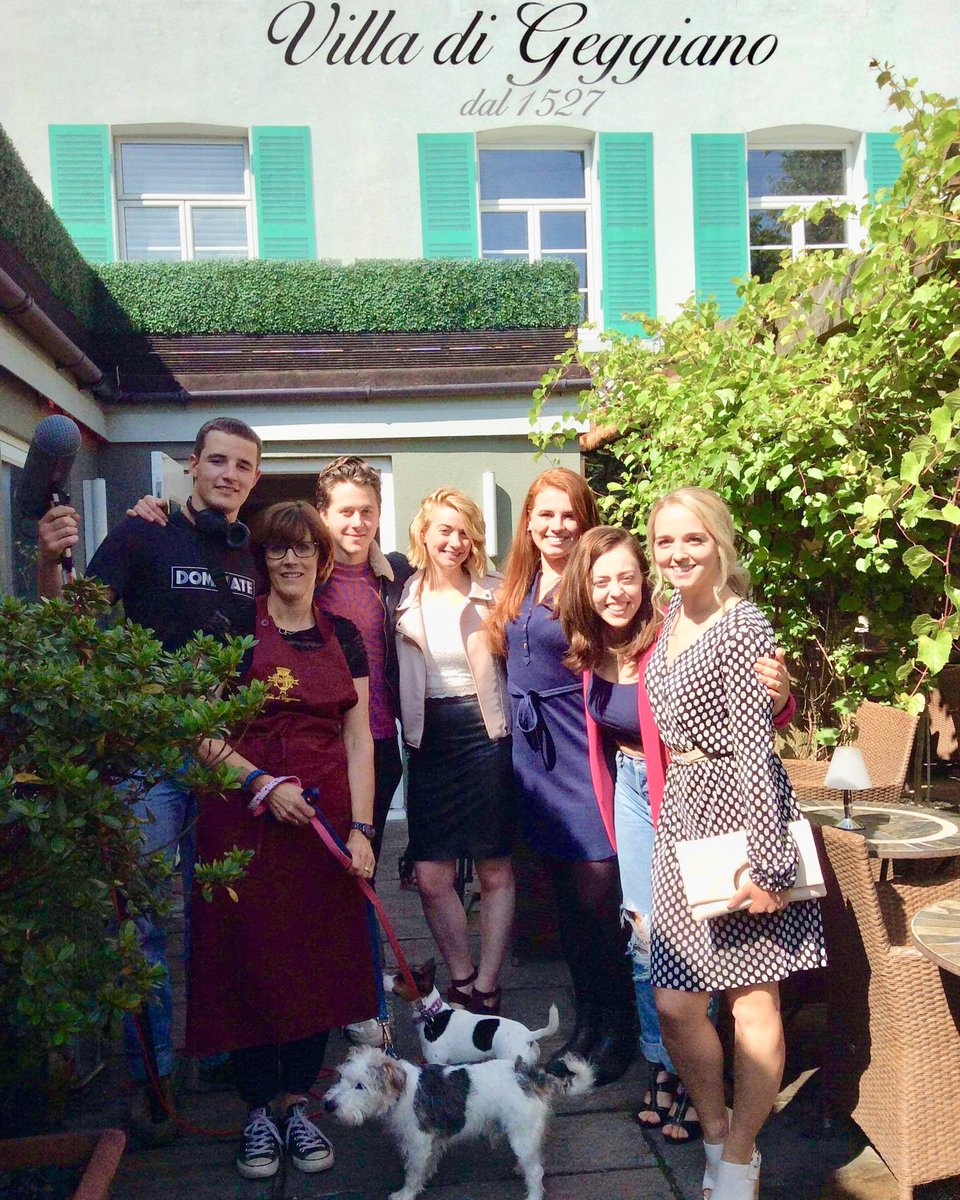 VilladiGeggiano's tweet image. LOVE OUR GUESTS 🙌

#supportingcreativity #friendsarefamily #filming #filmset #chiswick #villadigeggiano #lovelondon #workandpleasure #dogfriendly #dogfriendlyrestaurant