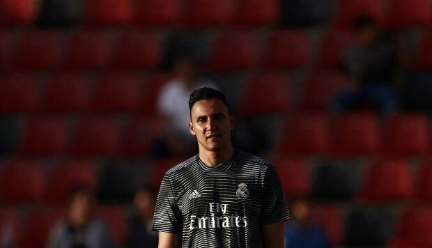 RMInformer's tweet image. 🚨Keylor llegó a un acuerdo con el PSG en Junio y él mismo lo rompió para quedarse y luchar por el puesto.

Hay especulaciones de que Keylor pidió la carta de libertad. 

Ahora el Madrid no le dejará salir dirección París a no ser que entre en la operación Neymar.