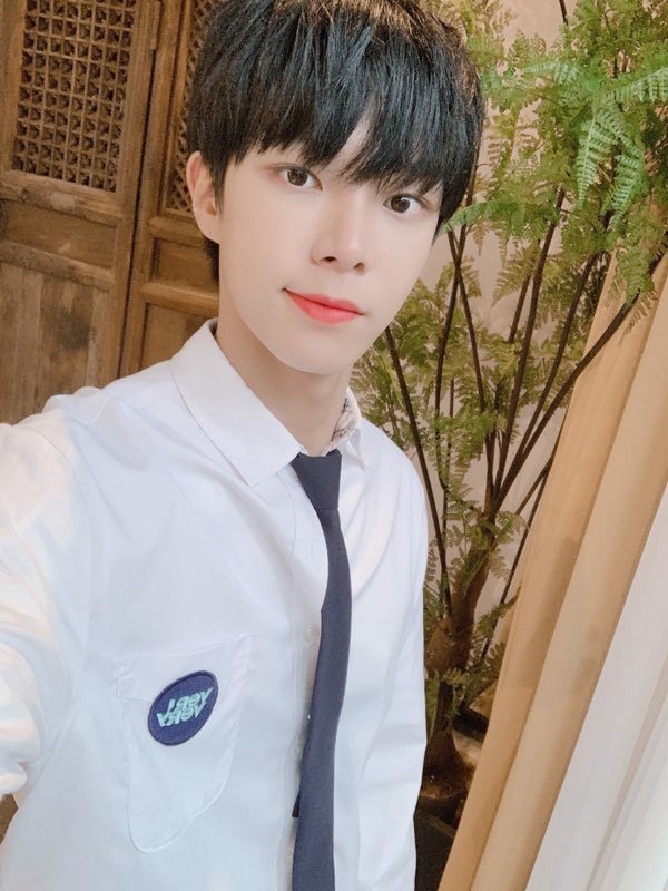 mountinyy's tweet photo. @by_verivery ENG

[#DONGHEON]
Let's go to school Kangmin-aaah~~~ You did well today as well!!!❤️ Our beautiful Verrer😘😘😘
#베리베리 #베러 #VERRER #Sunday #LetsGoToSchool #WayToSchool https://t.co/qsKKbNHJDw