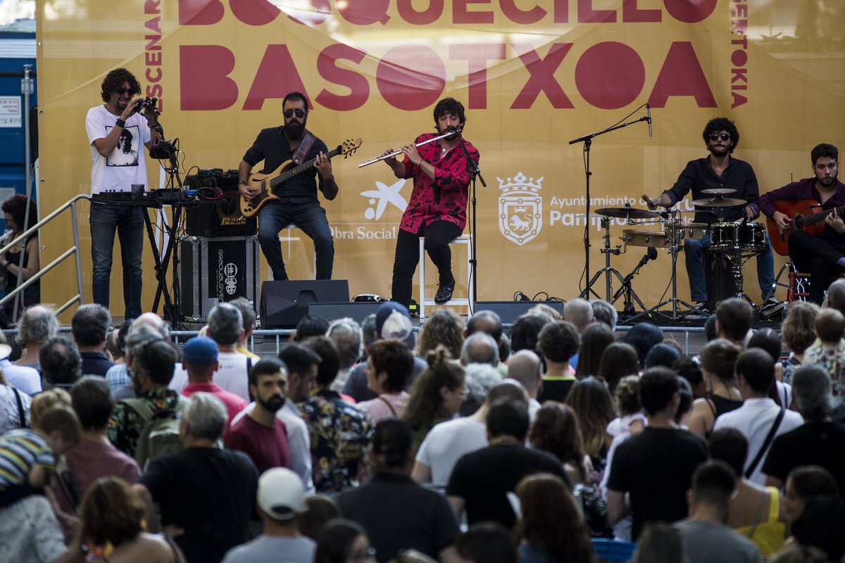 flamencoonfire's tweet photo. La #JamFlamenca, los DJ y el ciclo 'Generaciones, mitos y promesas' son un clásico del Festival Flamenco On Fire en El Bosquecillo
📸 ¡Así vivimos la jornada del sábado! 😲 ¡Y no te pierdas la de hoy, que es la última jornada de #OnFire2019 🔥🔥!
⏰ A partir de las 14:30 horas https://t.co/95CkhCZH8B