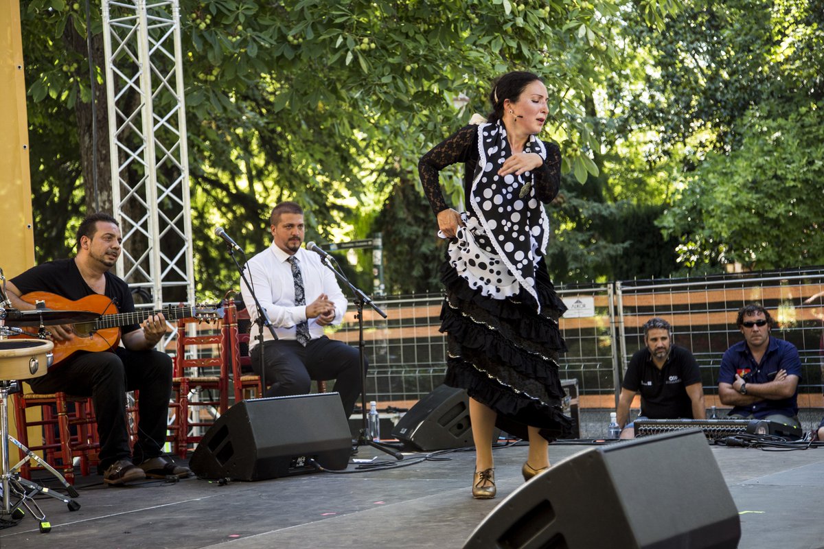 flamencoonfire's tweet photo. La #JamFlamenca, los DJ y el ciclo 'Generaciones, mitos y promesas' son un clásico del Festival Flamenco On Fire en El Bosquecillo
📸 ¡Así vivimos la jornada del sábado! 😲 ¡Y no te pierdas la de hoy, que es la última jornada de #OnFire2019 🔥🔥!
⏰ A partir de las 14:30 horas https://t.co/95CkhCZH8B