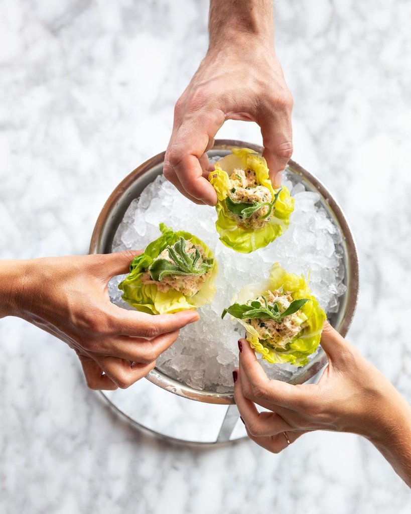 jgdubai's tweet photo. Have you been to @thefultonnyc?

It's @ChefJGV’s first seafood-driven eatery, located on the waterfront at @pier17ny in NYC’s Seaport District? 

From their raw bar: crab lettuce cups with yuzu avocado purée and garnished with ice plant. https://t.co/Za8iCBCFtT