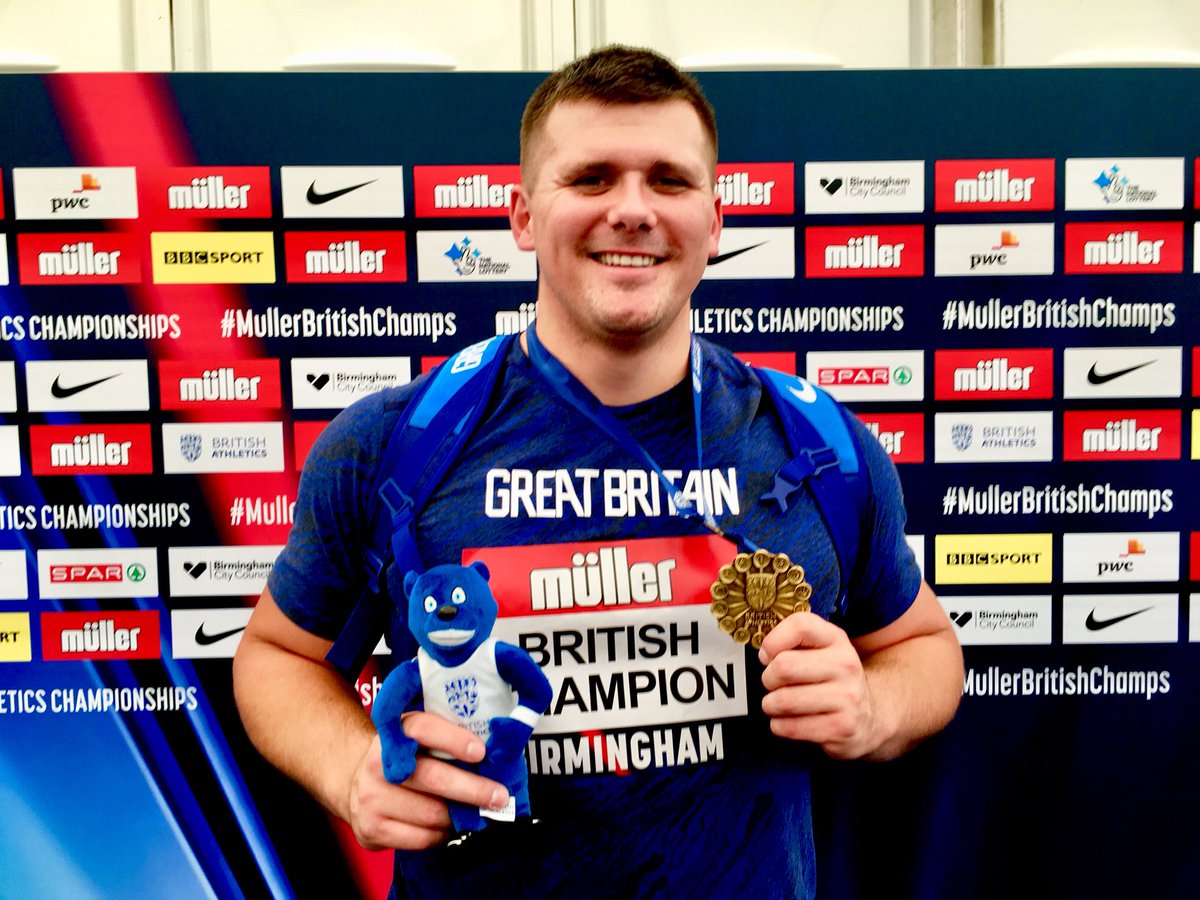 Medal man! Here’s <a href="/PercyNic/">Nick Percy</a>, British Discus Champ! #MullerBritishChamps