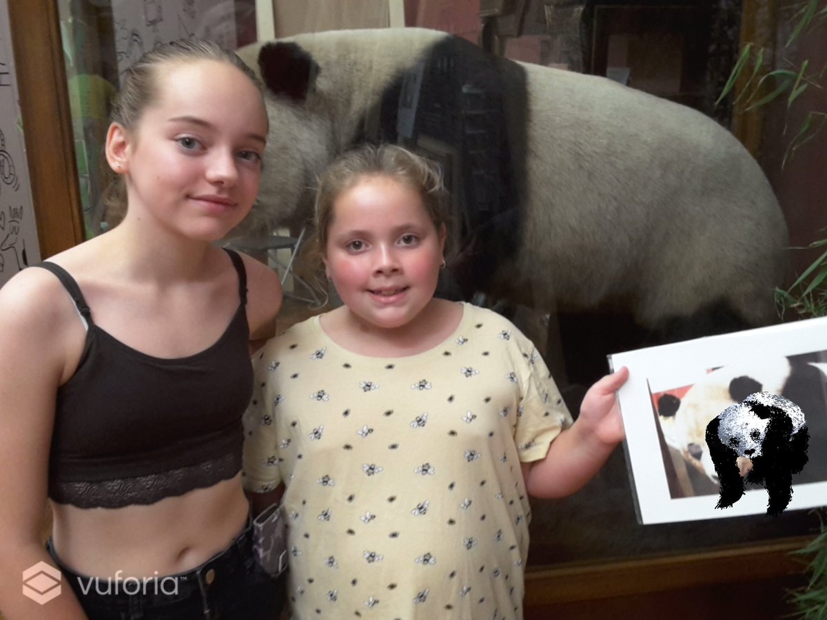 Jessicasymons's tweet photo. Jamie and Leona ask 'what's your name?' #popuppanda says 'I don't have a name.' So they suggested the name 'Bamboo. 'Thanks! I like that' says #popuppanda https://t.co/Q6wEu1xsEH