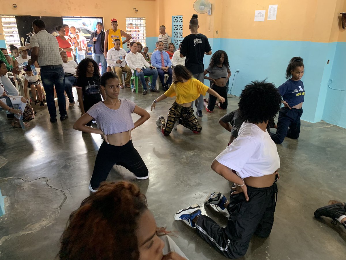 ferreras_carlos's tweet photo. Gracias a #DanceGolden #VillaFrancisca a #EnrriquilloRamirez a los Carnavaleros,a los Dir.del #PLD a colaborando con @Alemontas @luito_desangles Preparación d la actividad d juventud de @reinaldoparedp #ReinaldoPresidente #CarlosFerreras #ElDiputadoDeLa3DN #SangreNueva @GriMejia https://t.co/as8ZHNwzbg
