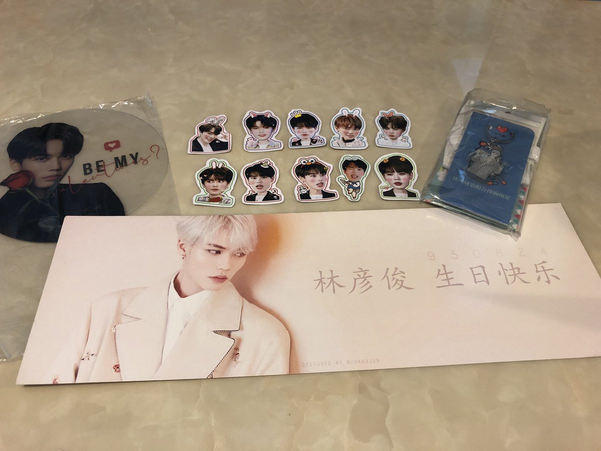 pq08_24's tweet photo. ✨ GIVEAWAY ✨ 

I’ll be giving away two sets of my fansupport items to two lucky Evanism! 

How to join? 
↳  Retweet this tweet 
↳  Reply on why do you like Lin Yanjun

Giveaway ends on 31/08 00:00 (SGT) and winners will be picked on 31/08 20:40 (SGT) 💙 https://t.co/j0pTPPko21