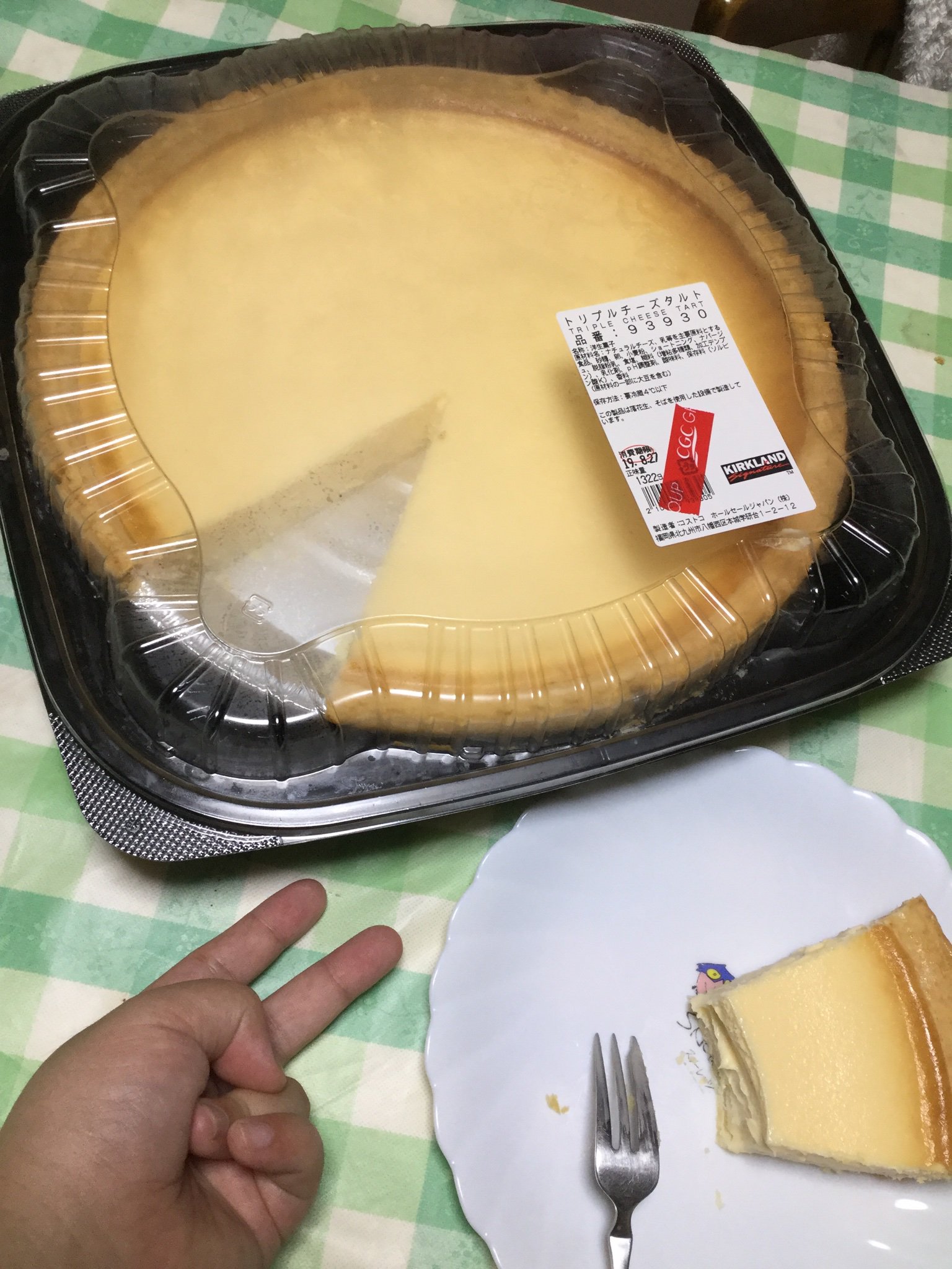 誠也 近所のスーパーがコストコフェアやってて旦那がチーズケーキ1kg買ってきたんだけどめっちゃうまい タルトはさくさくでベイクドっぽい焼き色ついてるのに中はとろとろクリーミィ これで00円でおつりが来るならめっちゃお買い得やん みんな買お