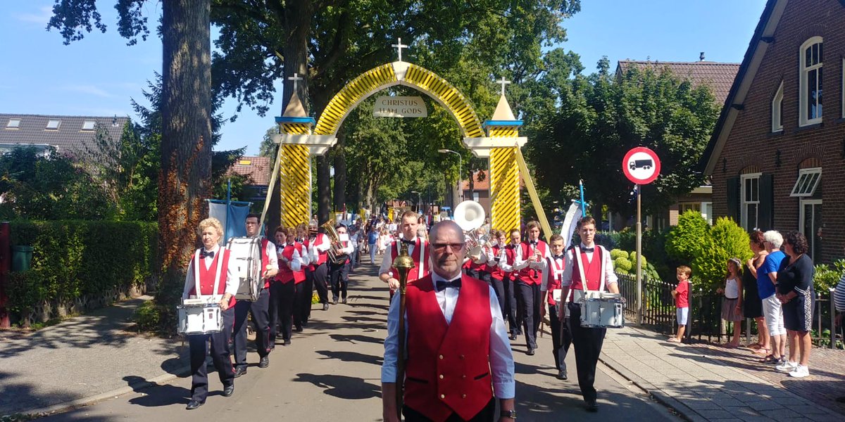 Duivense kermis en processie. Mooie tradities! #liemers #harmonie #duiven #muziek #muziekvereniging #orkest #slagwerk #dlhg
