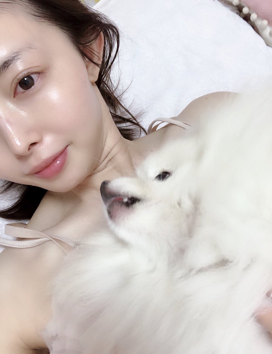 yuika_matsuda's tweet photo. 「顔の脱毛はした方がいいですか？」と質問を頂いた。ぜっっったいにした方が美肌になる。自分の肌に自信が持てるようになる。素肌の透明感がグンと増す。お手入れも楽になる。早ければ早いほど良い。PRとかじゃなく、産毛まで脱毛できるおすすめのサロンはストラッシュ(https://t.co/n88fcLLLx7)です https://t.co/31rUaENWXD