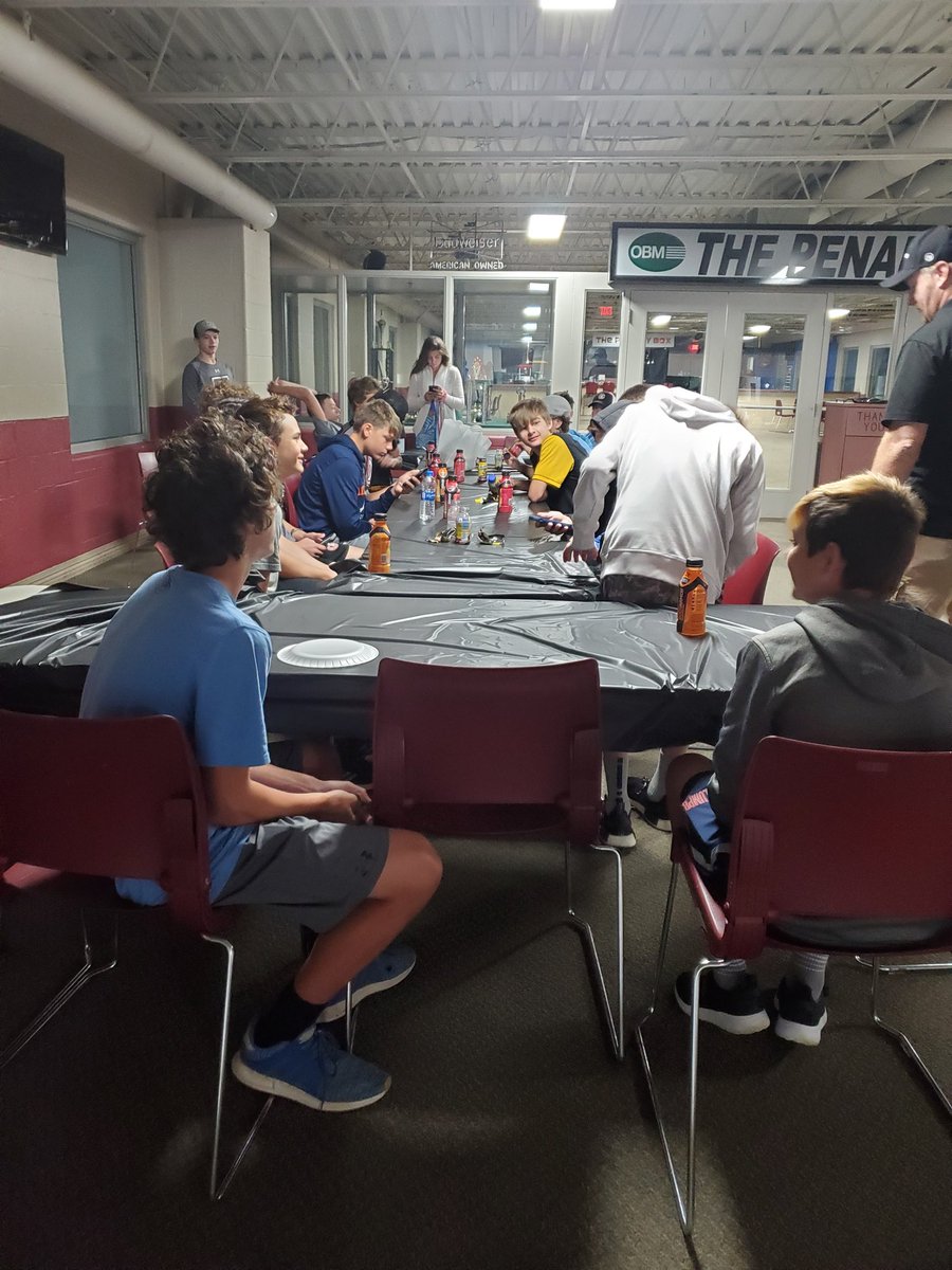 11kro's tweet photo. The early bird gets the worm.  The 2nd day breakfast before chalk talk, morning workout and skate #BattleTogether https://t.co/MMFV9HQ4EK