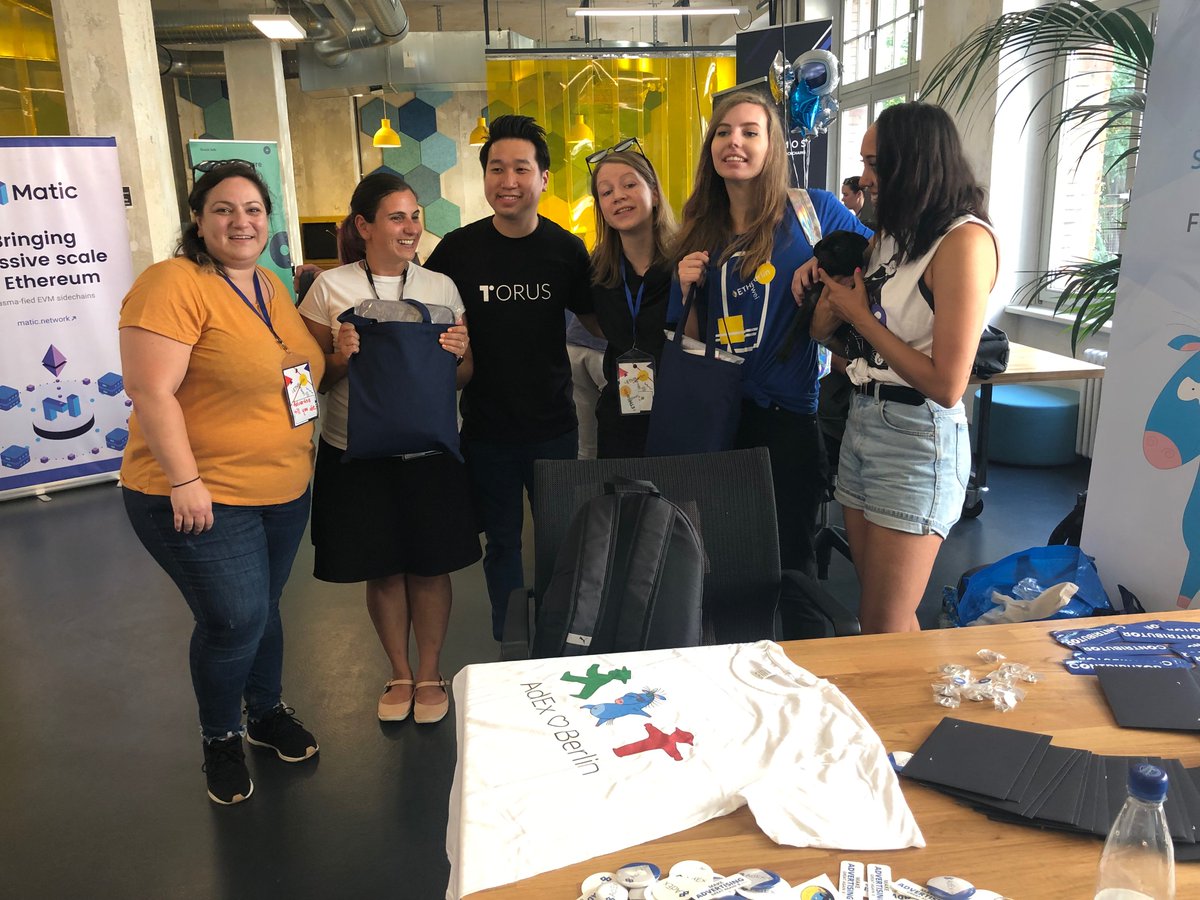 heyaura's tweet photo. Here's part of the organising team of #WunderBlock with two of our winners :)
#ETHSommer #BerlinBlockchainWeek
@nadia_iv @AnettRolikova @LenklaH @inks @shaneMkt @rageonmeh https://t.co/SERuwMNEMv