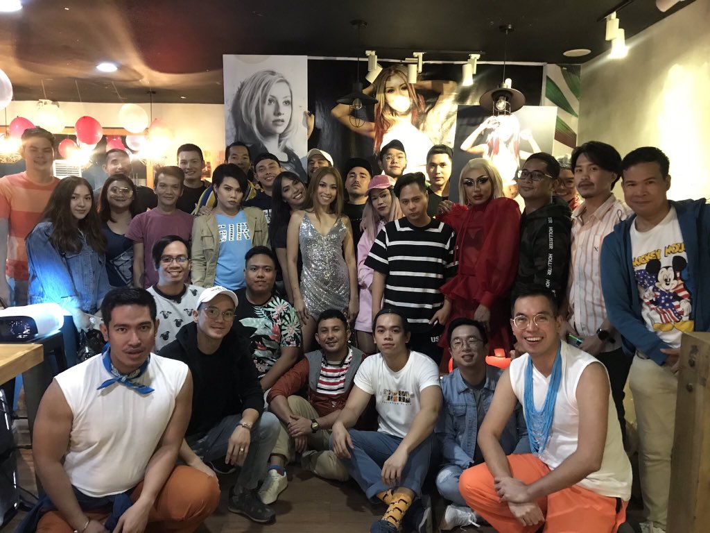 merlito's tweet photo. THANK YOU GUYS!!! See you all again very soon! Couldn't tag everyone, just drop your tw handle with your photo pls 🙏🏻 #xxtina @xtina @xtina_ph https://t.co/LQwkOg1YKg