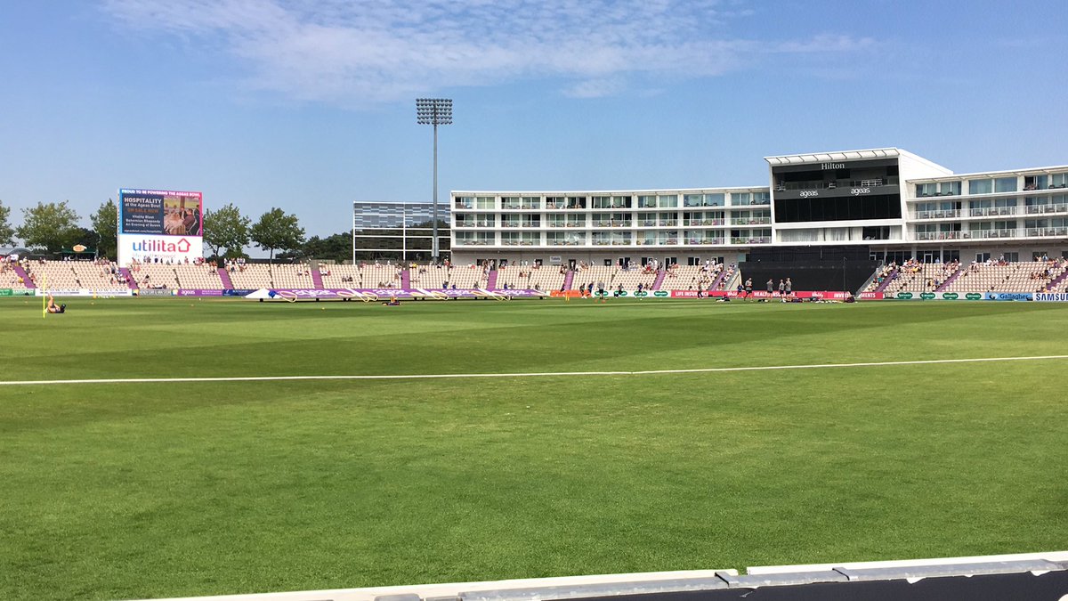DylDelport's tweet photo. Cracking day #VitalityBlast #essvsham https://t.co/SkJZ1217UN