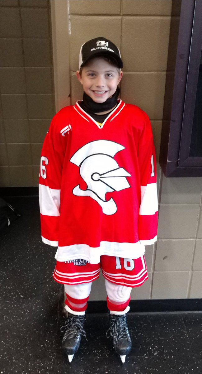 Schatz_Hockey's tweet photo. Made it to the Semi's in the Summer Finale and now it's time to put in work. #gameday #tcs08 @SelectsTwin ⚔️⚔️ #tcselects
@DillyHockey #sicksticksforsilkymitts
@KikiSchatz1 https://t.co/E4B9wtBVY9